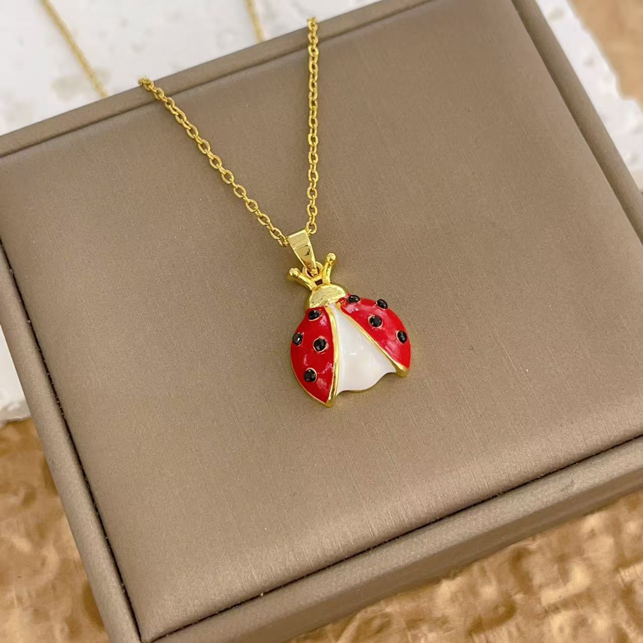 Personality Cartoon Beetle Necklace Seven-spotted Ladybug Pendant Necklace