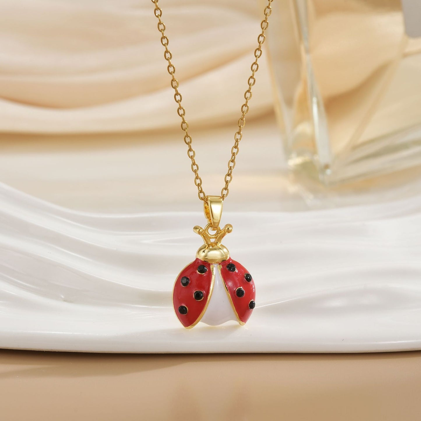 Personality Cartoon Beetle Necklace Seven-spotted Ladybug Pendant Necklace